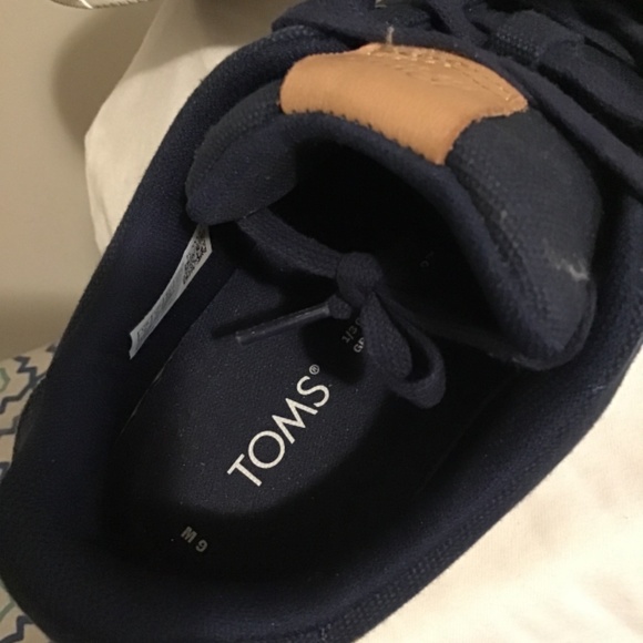 🔥Best offers, TOM’S, worn twice, see pics, navy blue/tan, great shoes - Picture 3 of 4